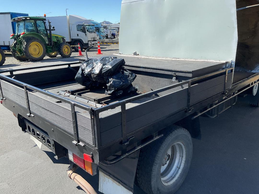 Photo '13' of Isuzu NPR 300M Tractor Unit