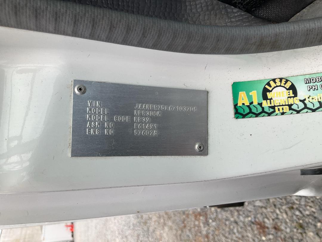 Photo '27' of Isuzu NPR 300M Tractor Unit