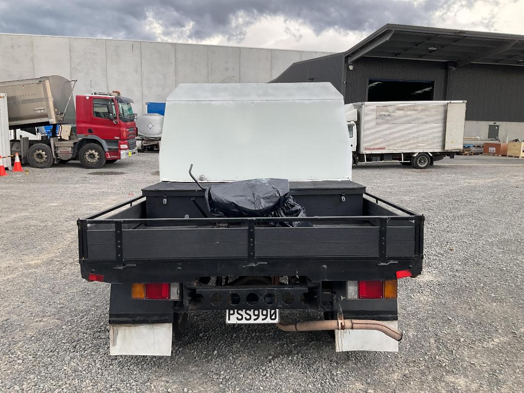 Photo '6' of Isuzu NPR 300M Tractor Unit