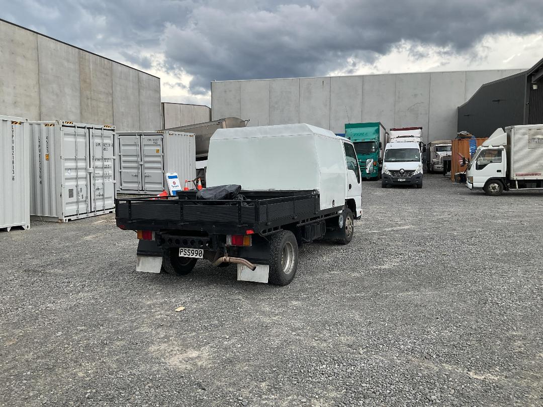 Photo '4' of Isuzu NPR 300M Tractor Unit