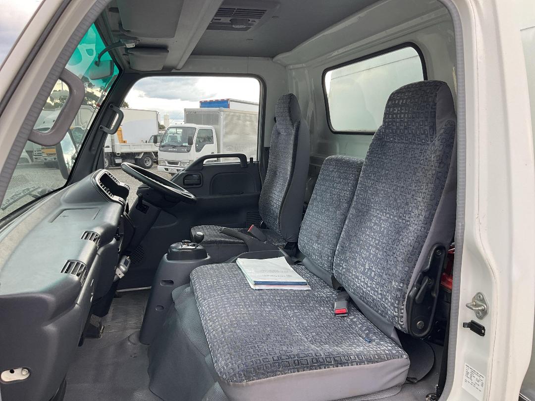 Photo '19' of Isuzu NPR 300M Tractor Unit