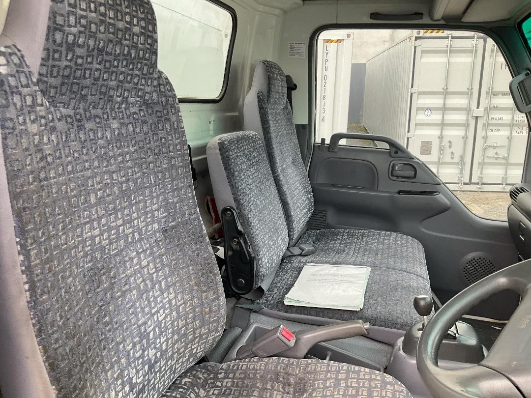 Photo '18' of Isuzu NPR 300M Tractor Unit