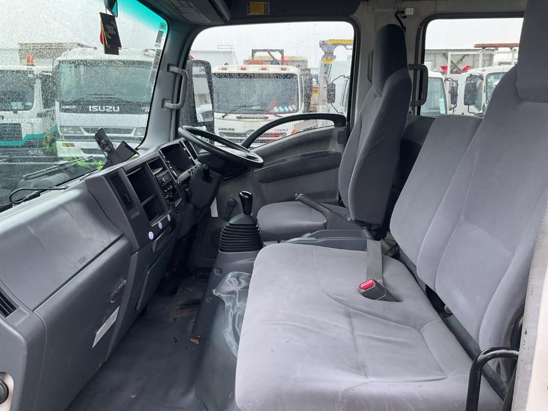 Photo '15' of Isuzu NPS BOXBODY Box Body Photo '15' of Isuzu NPS BOXBODY Box Body