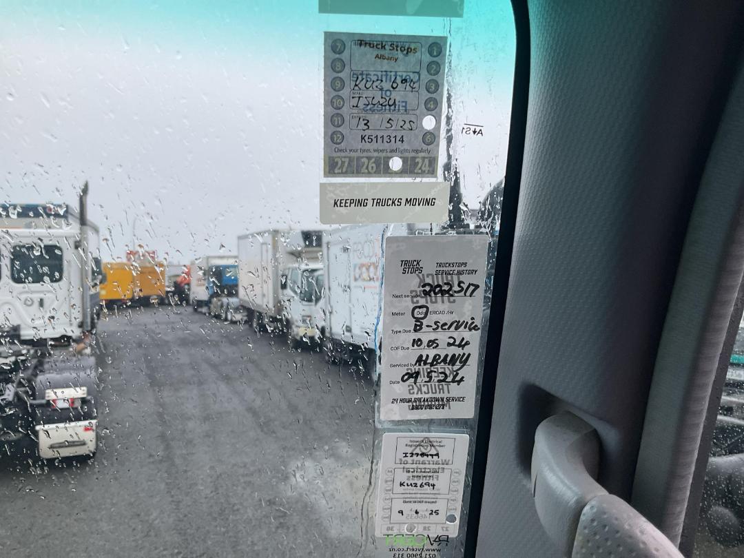 Photo '38' of Isuzu NPS BOXBODY Box Body Photo '38' of Isuzu NPS BOXBODY Box Body