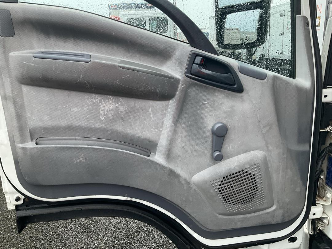 Photo '16' of Isuzu NPS BOXBODY Box Body Photo '16' of Isuzu NPS BOXBODY Box Body