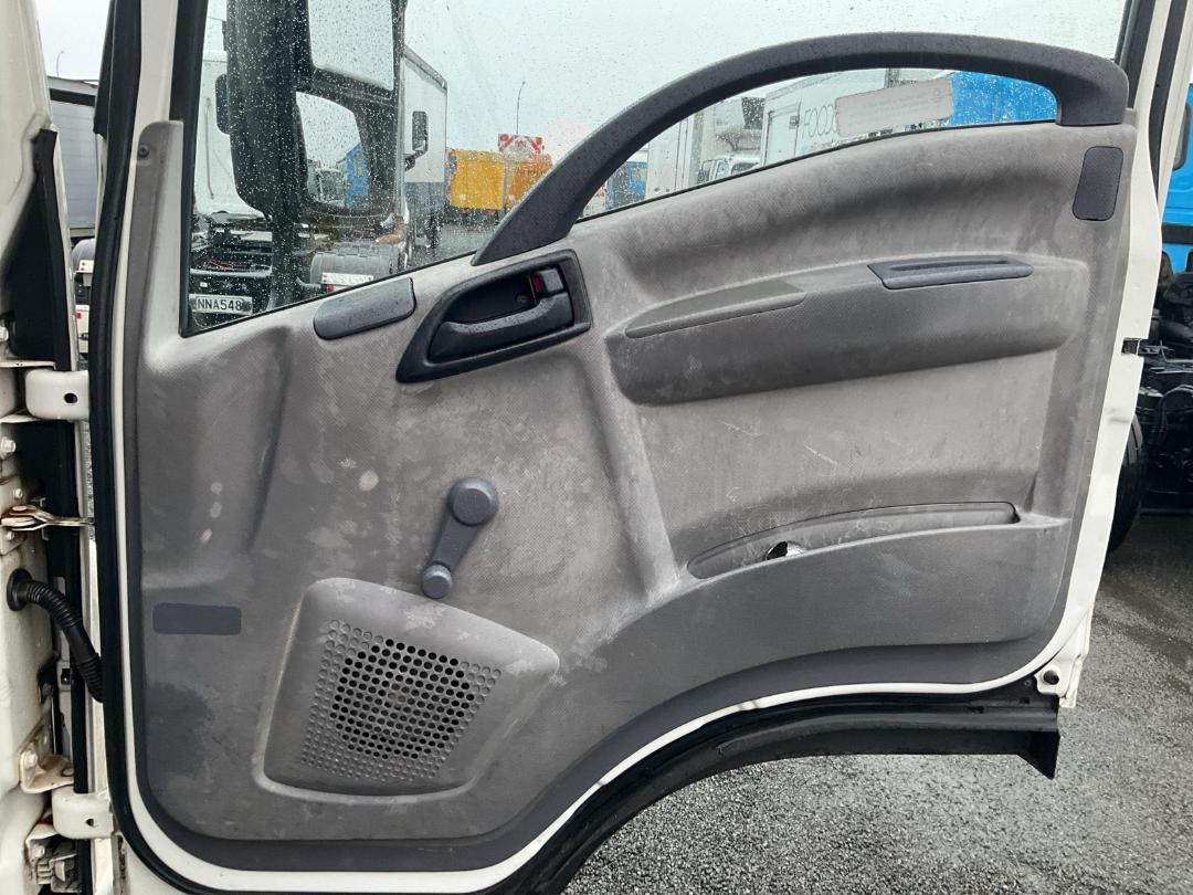 Photo '17' of Isuzu NPS BOXBODY Box Body Photo '17' of Isuzu NPS BOXBODY Box Body