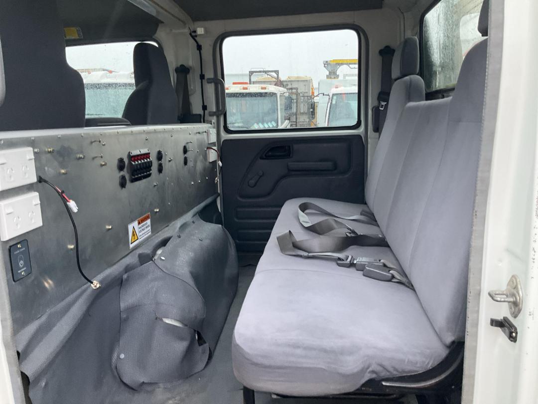 Photo '19' of Isuzu NPS BOXBODY Box Body Photo '19' of Isuzu NPS BOXBODY Box Body