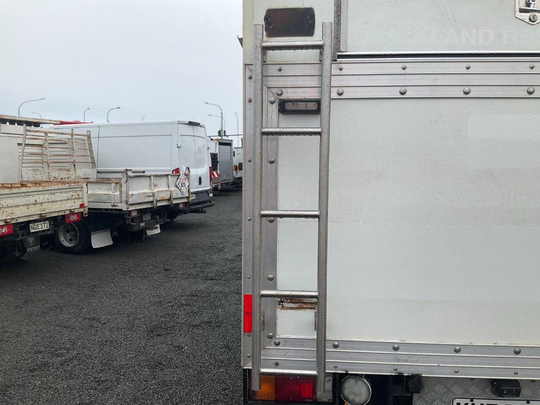 Photo '25' of Isuzu NPS BOXBODY Box Body Photo '25' of Isuzu NPS BOXBODY Box Body