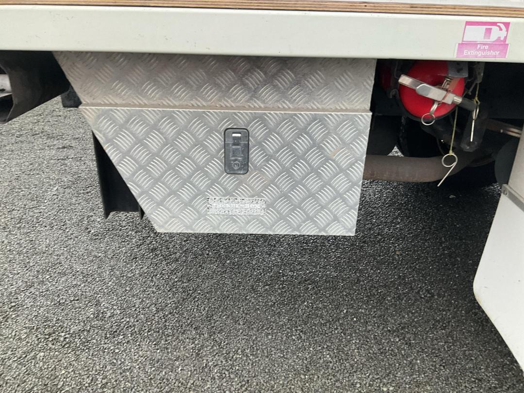 Photo '27' of Isuzu NPS BOXBODY Box Body Photo '27' of Isuzu NPS BOXBODY Box Body