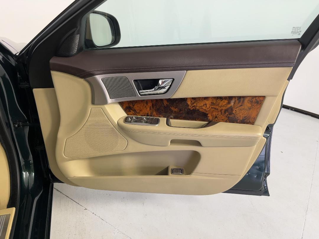 Photo '15' of Jaguar XF