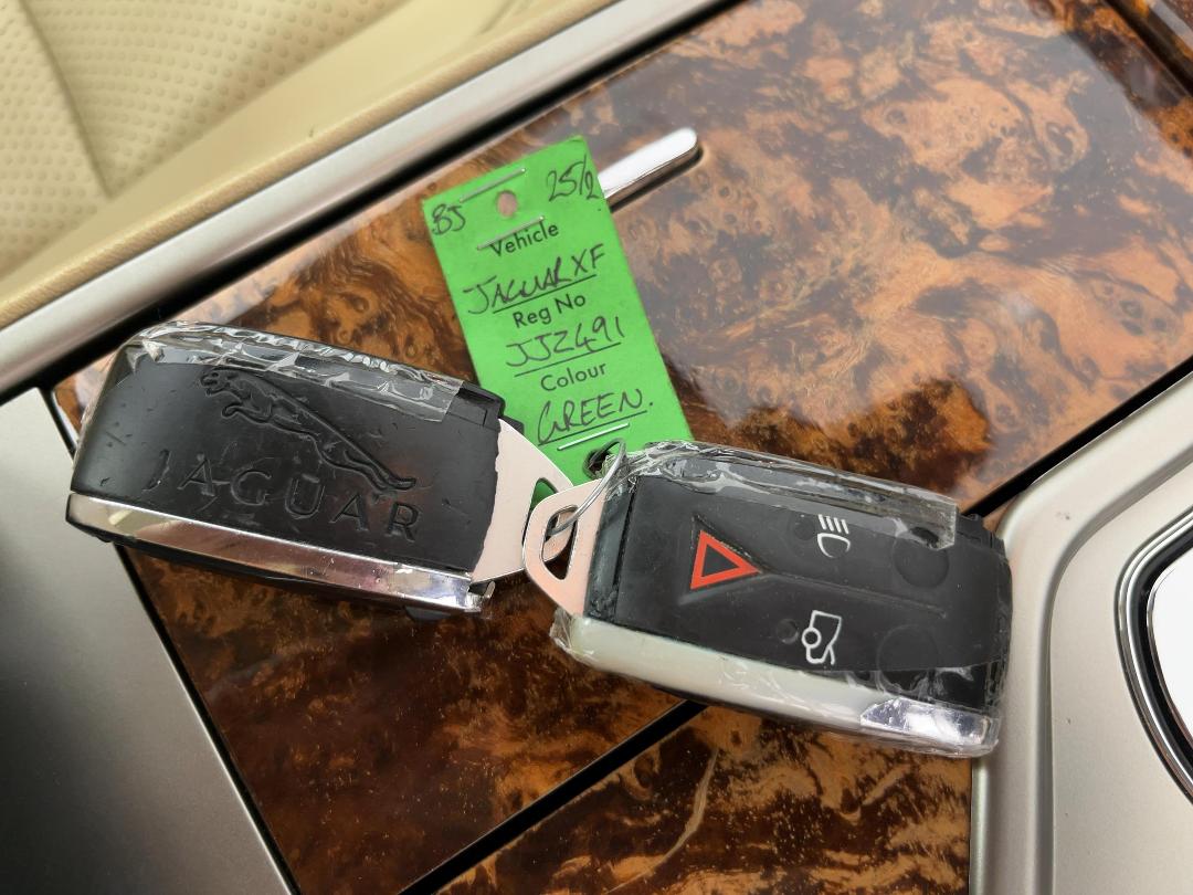 Photo '22' of Jaguar XF