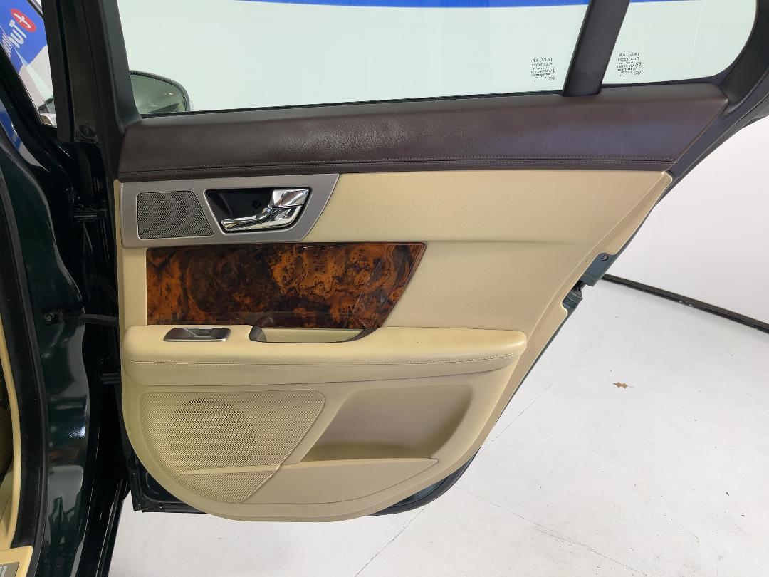 Photo '19' of Jaguar XF