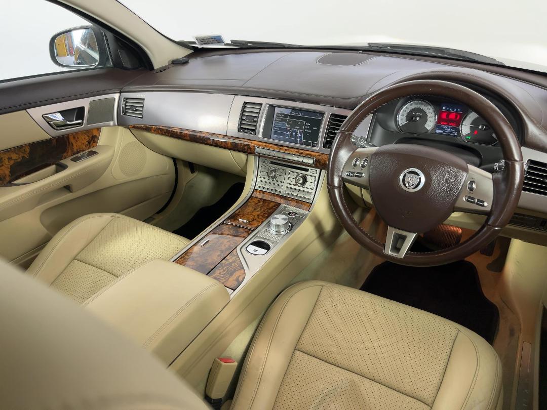 Photo '17' of Jaguar XF