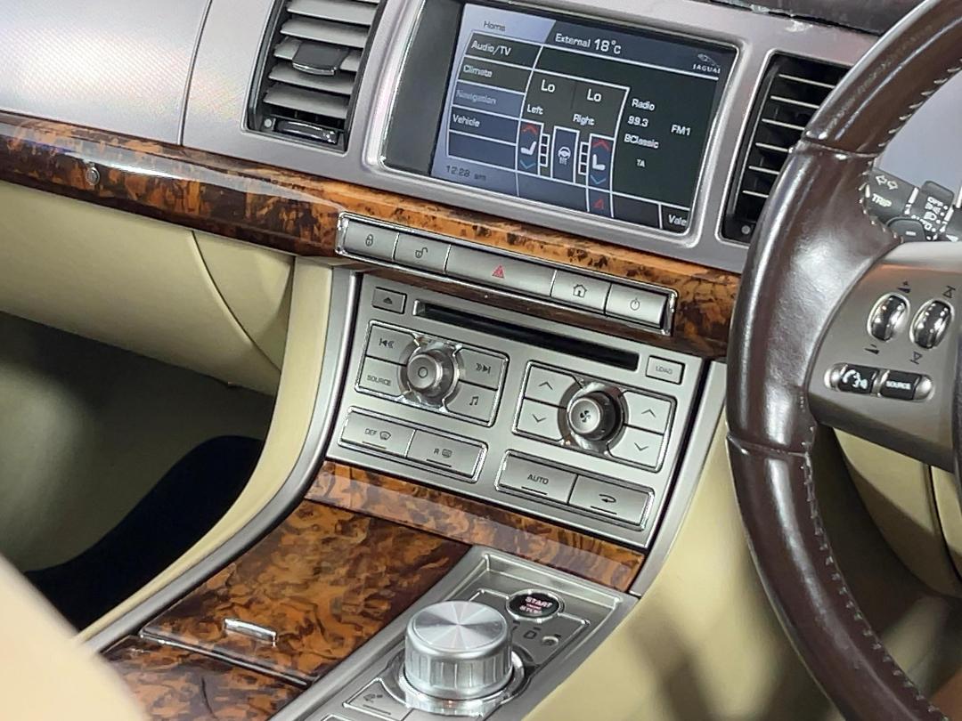 Photo '18' of Jaguar XF