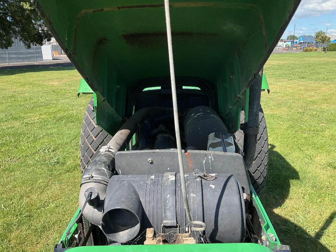 Photo '29' of JOHN DEERE 5203 Tractor Photo '29' of JOHN DEERE 5203 Tractor