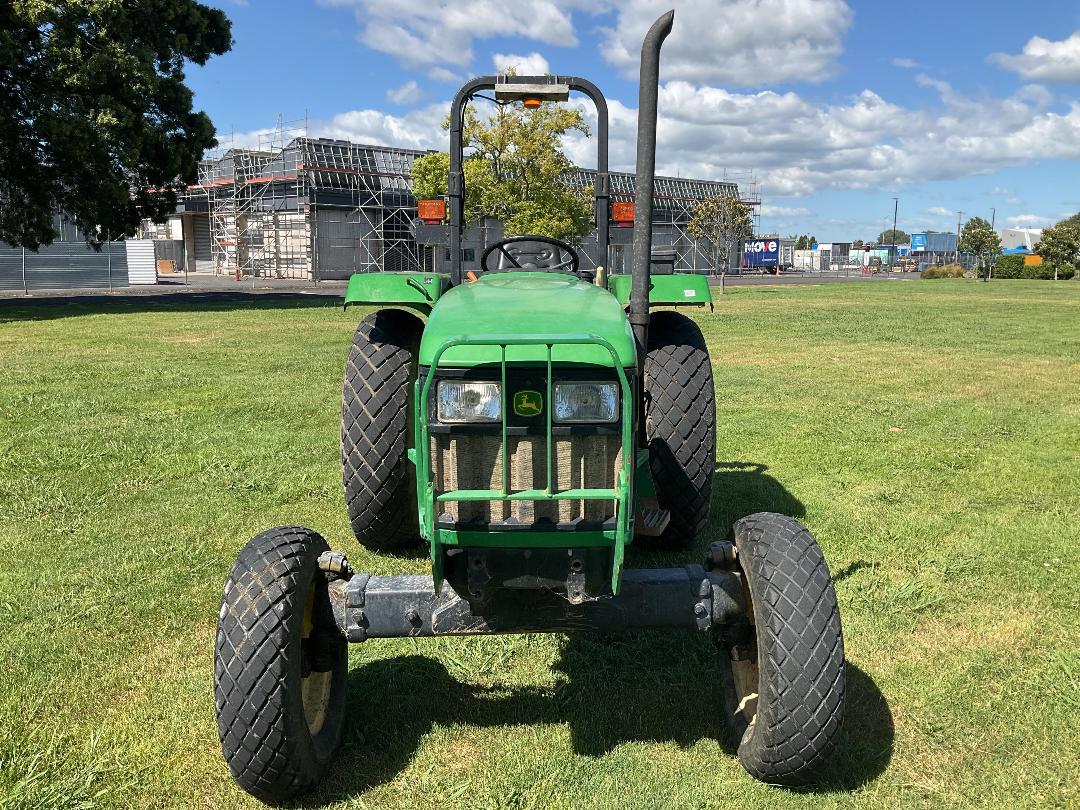 Photo '13' of JOHN DEERE 5203 Tractor Photo '13' of JOHN DEERE 5203 Tractor