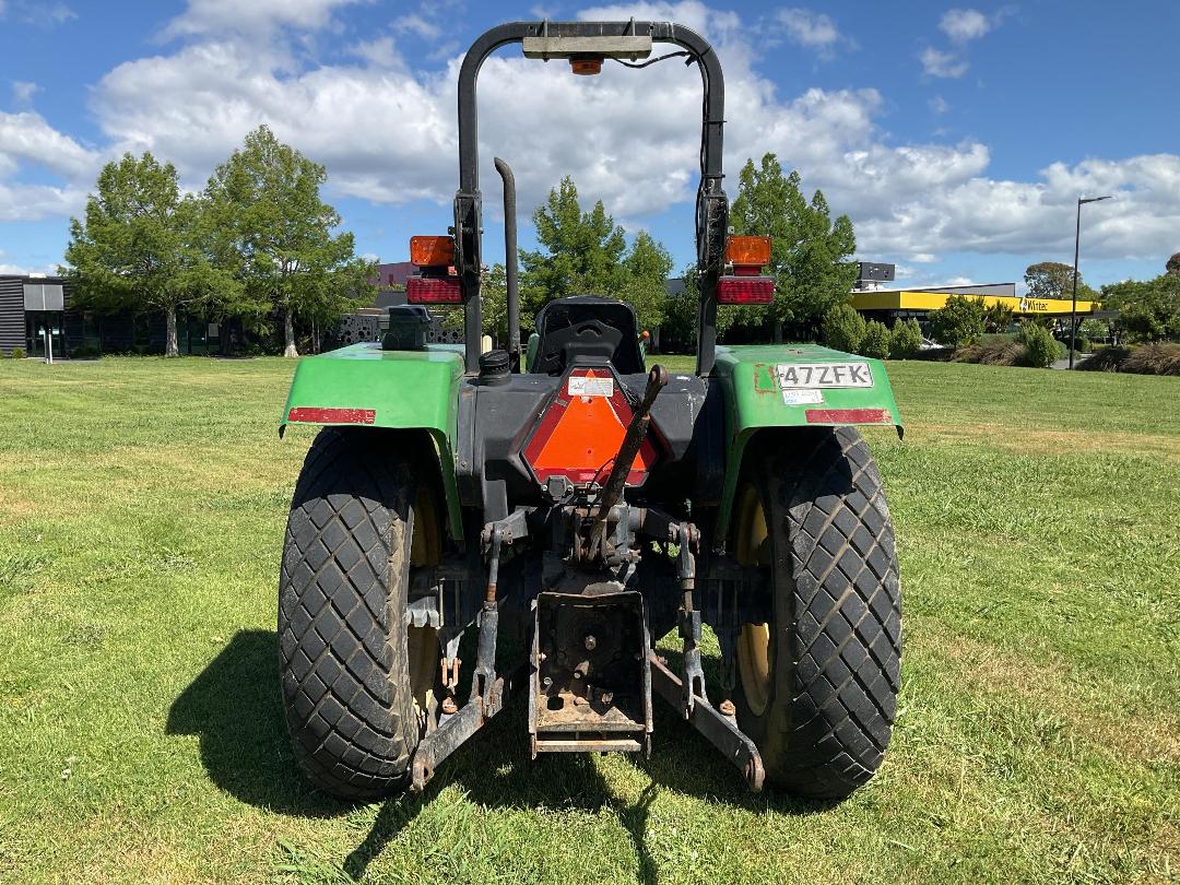 Photo '6' of JOHN DEERE 5203 Tractor Photo '6' of JOHN DEERE 5203 Tractor