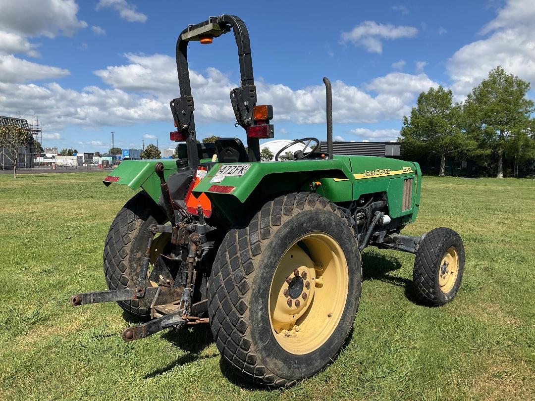 Photo '5' of JOHN DEERE 5203 Tractor Photo '5' of JOHN DEERE 5203 Tractor