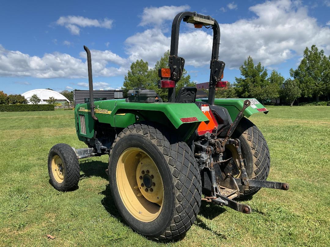 Photo '10' of JOHN DEERE 5203 Tractor Photo '10' of JOHN DEERE 5203 Tractor