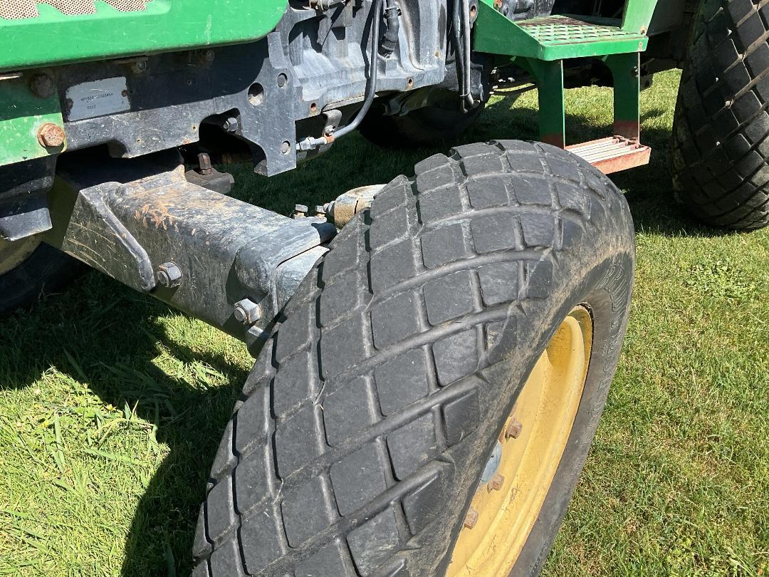 Photo '48' of JOHN DEERE 5203 Tractor Photo '48' of JOHN DEERE 5203 Tractor