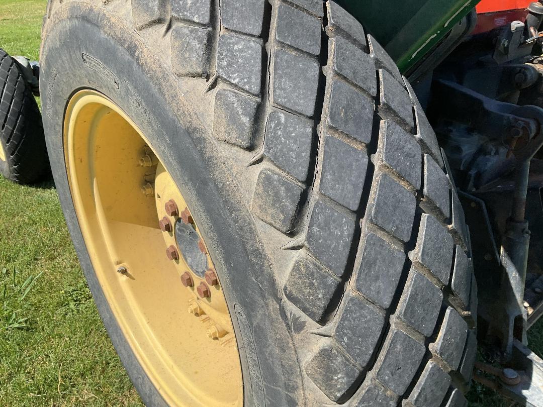 Photo '47' of JOHN DEERE 5203 Tractor Photo '47' of JOHN DEERE 5203 Tractor