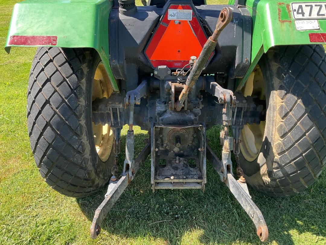 Photo '7' of JOHN DEERE 5203 Tractor Photo '7' of JOHN DEERE 5203 Tractor