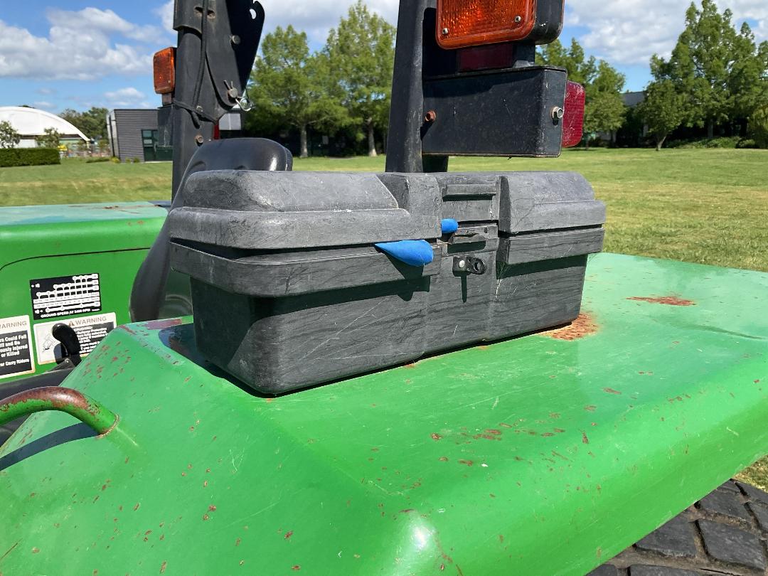 Photo '27' of JOHN DEERE 5203 Tractor Photo '27' of JOHN DEERE 5203 Tractor