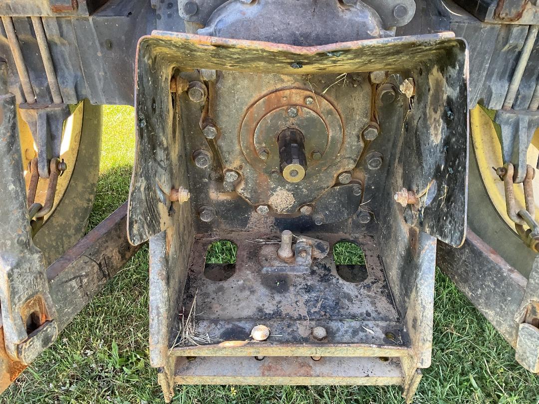 Photo '9' of JOHN DEERE 5203 Tractor Photo '9' of JOHN DEERE 5203 Tractor