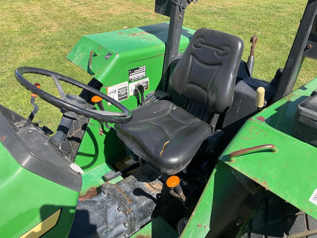 Photo '16' of JOHN DEERE 5203 Tractor Photo '16' of JOHN DEERE 5203 Tractor