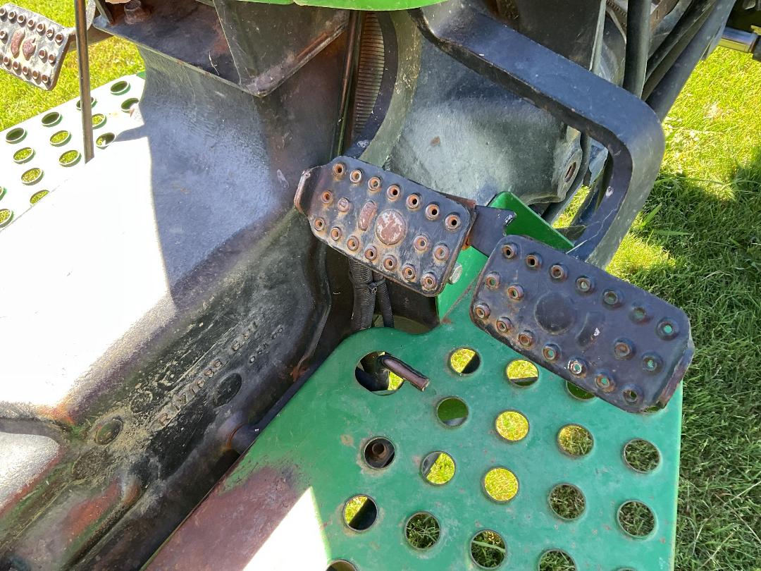 Photo '24' of JOHN DEERE 5203 Tractor Photo '24' of JOHN DEERE 5203 Tractor