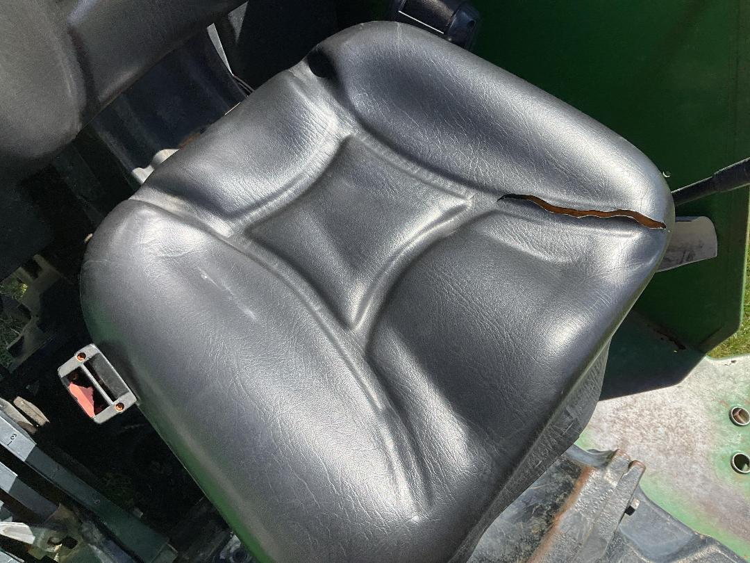 Photo '19' of JOHN DEERE 5203 Tractor Photo '19' of JOHN DEERE 5203 Tractor