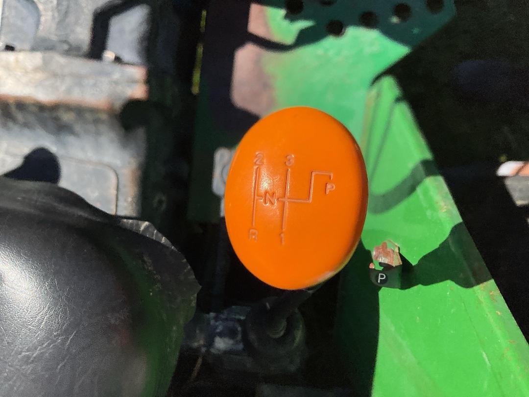 Photo '21' of JOHN DEERE 5203 Tractor Photo '21' of JOHN DEERE 5203 Tractor