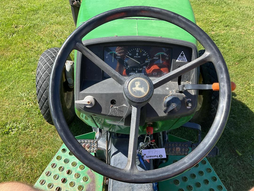 Photo '17' of JOHN DEERE 5203 Tractor Photo '17' of JOHN DEERE 5203 Tractor