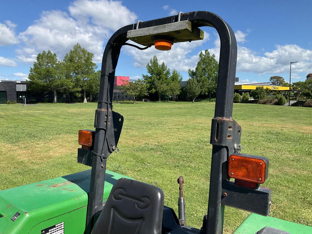 Photo '28' of JOHN DEERE 5203 Tractor Photo '28' of JOHN DEERE 5203 Tractor