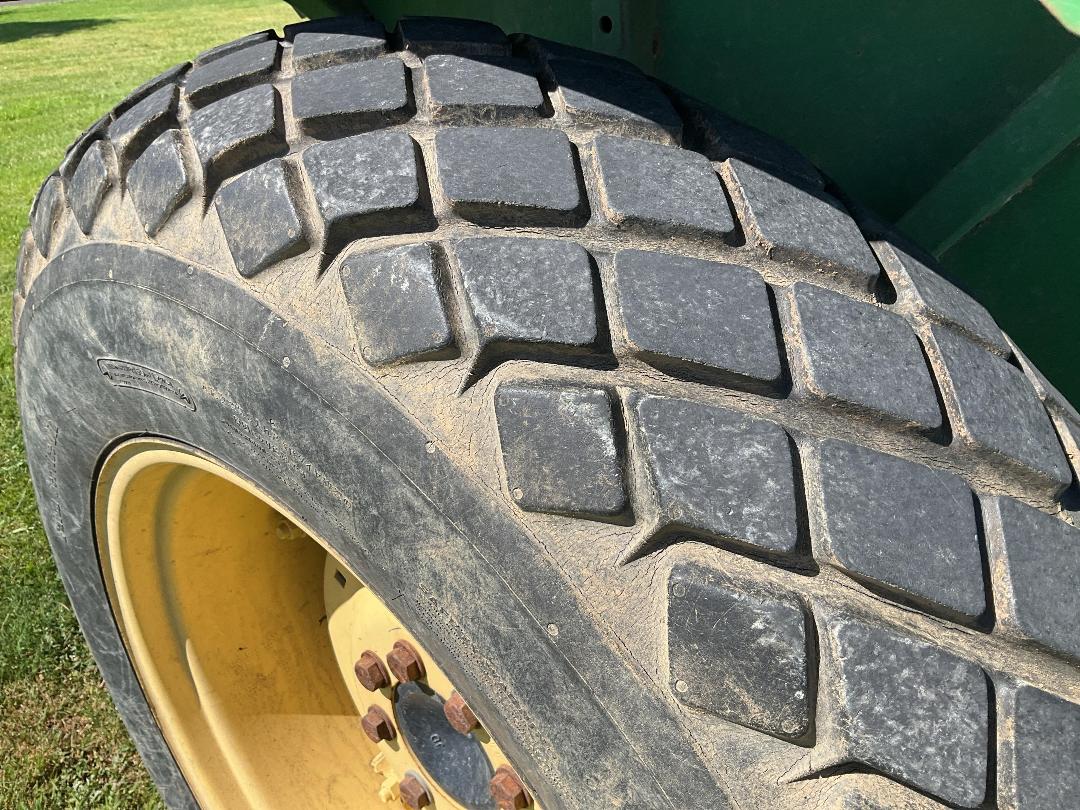 Photo '44' of JOHN DEERE 5203 Tractor Photo '44' of JOHN DEERE 5203 Tractor