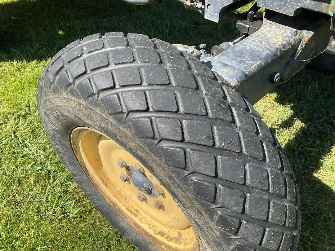 Photo '46' of JOHN DEERE 5203 Tractor Photo '46' of JOHN DEERE 5203 Tractor