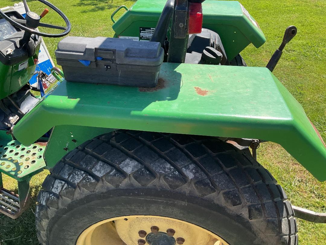 Photo '43' of JOHN DEERE 5203 Tractor Photo '43' of JOHN DEERE 5203 Tractor