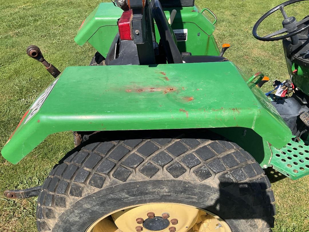 Photo '42' of JOHN DEERE 5203 Tractor Photo '42' of JOHN DEERE 5203 Tractor