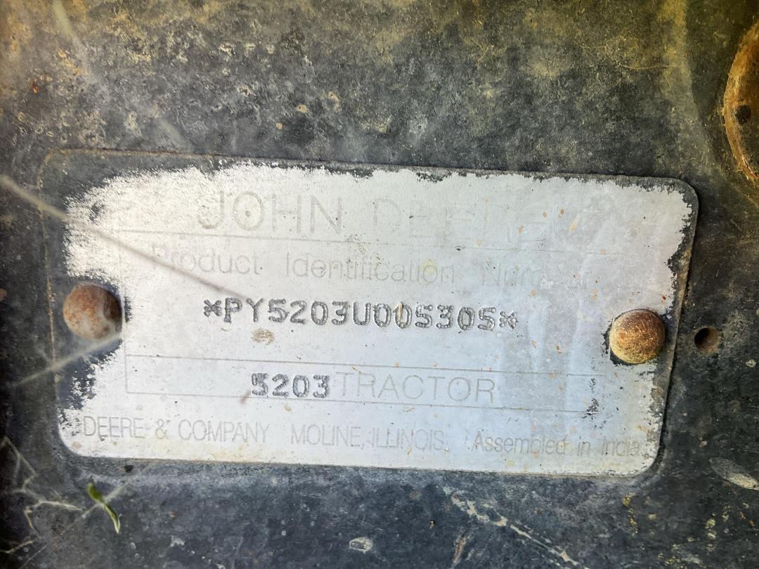 Photo '40' of JOHN DEERE 5203 Tractor Photo '40' of JOHN DEERE 5203 Tractor