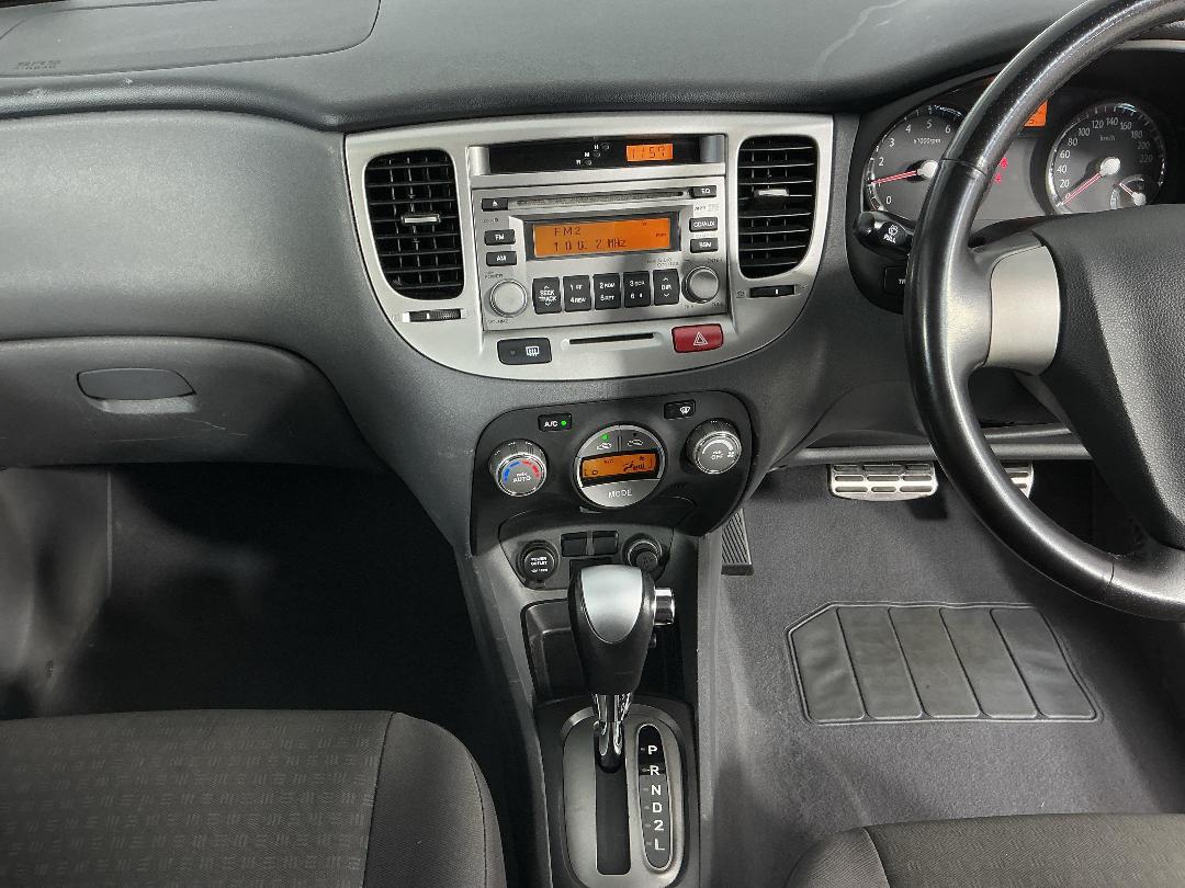 Photo '18' of KIA RIO