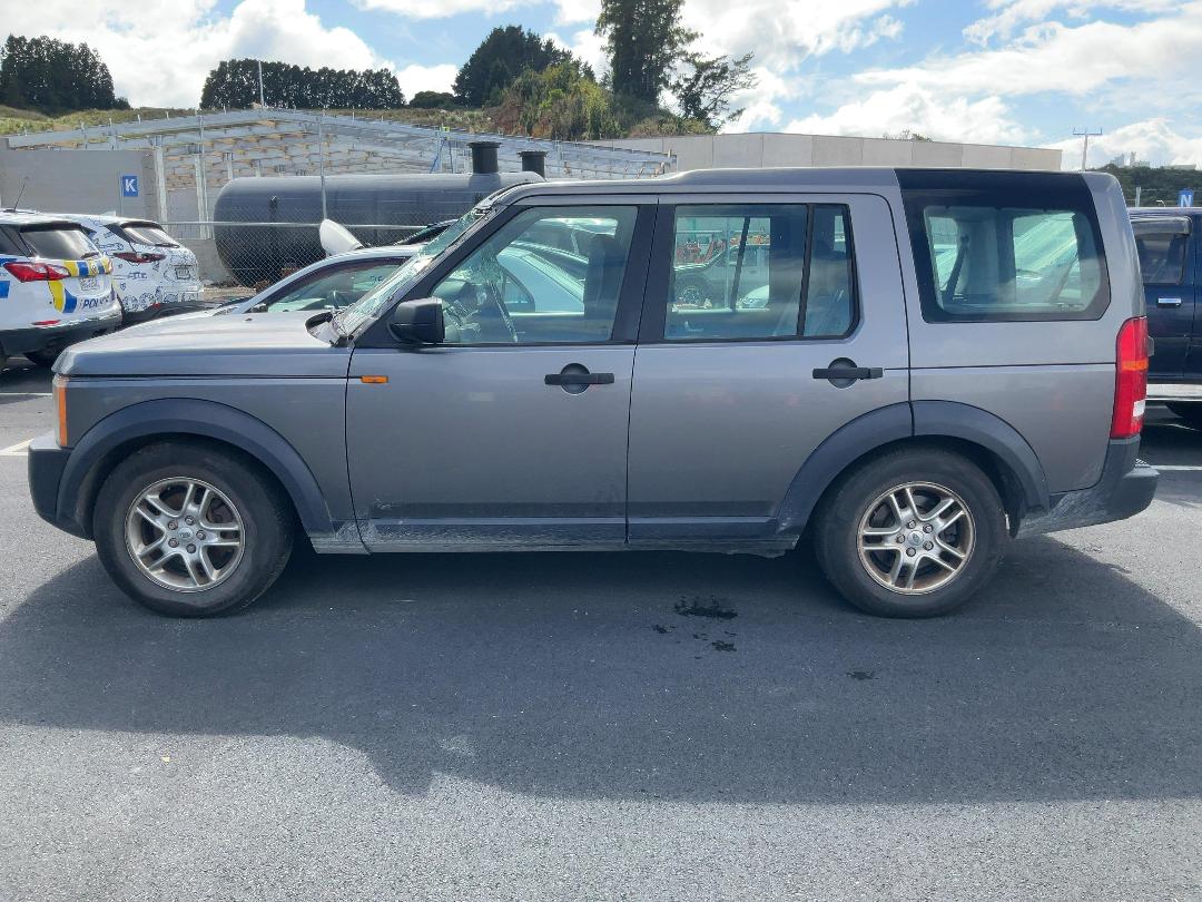 Photo '4' of Land Rover Discovery Photo '4' of Land Rover Discovery