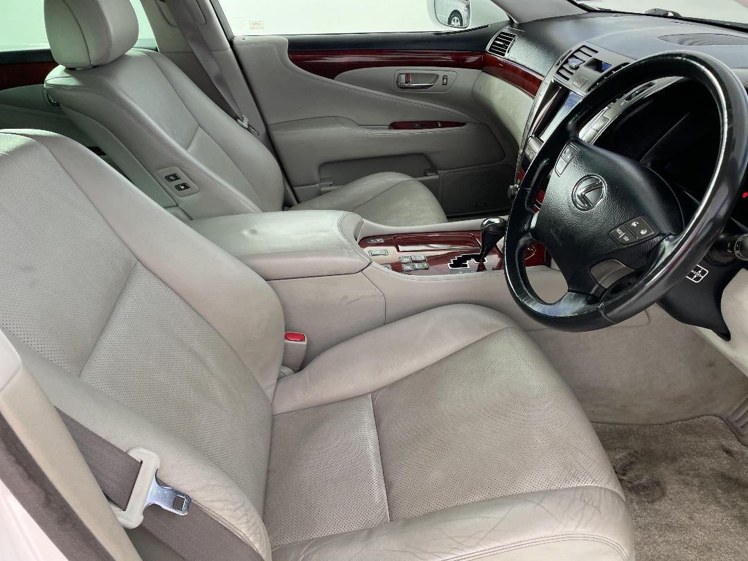 Photo '16' of Lexus LS460