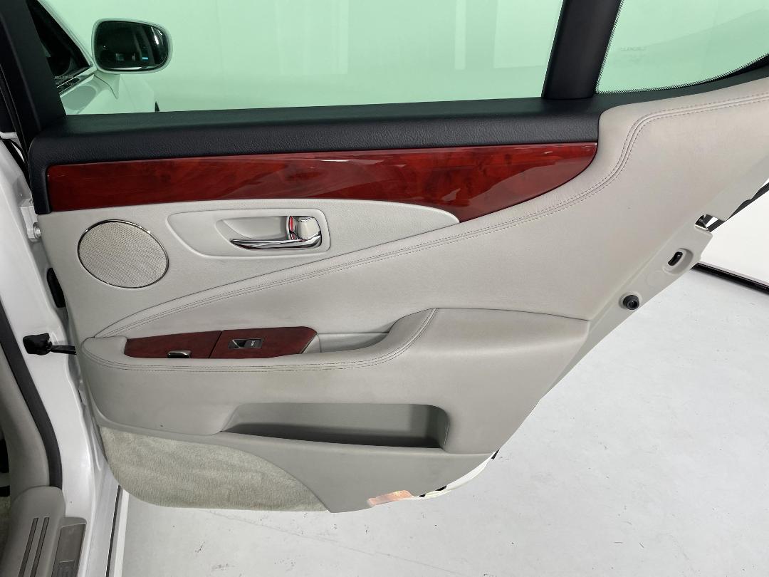 Photo '19' of Lexus LS460