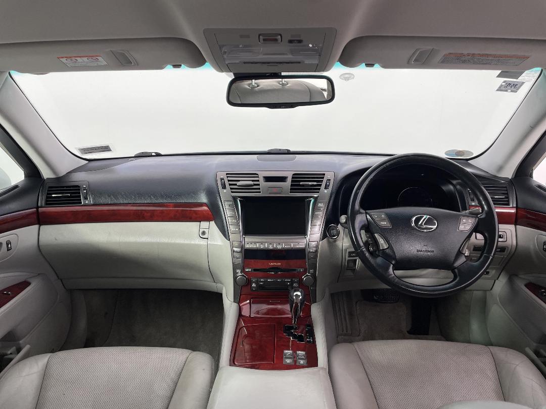 Photo '17' of Lexus LS460