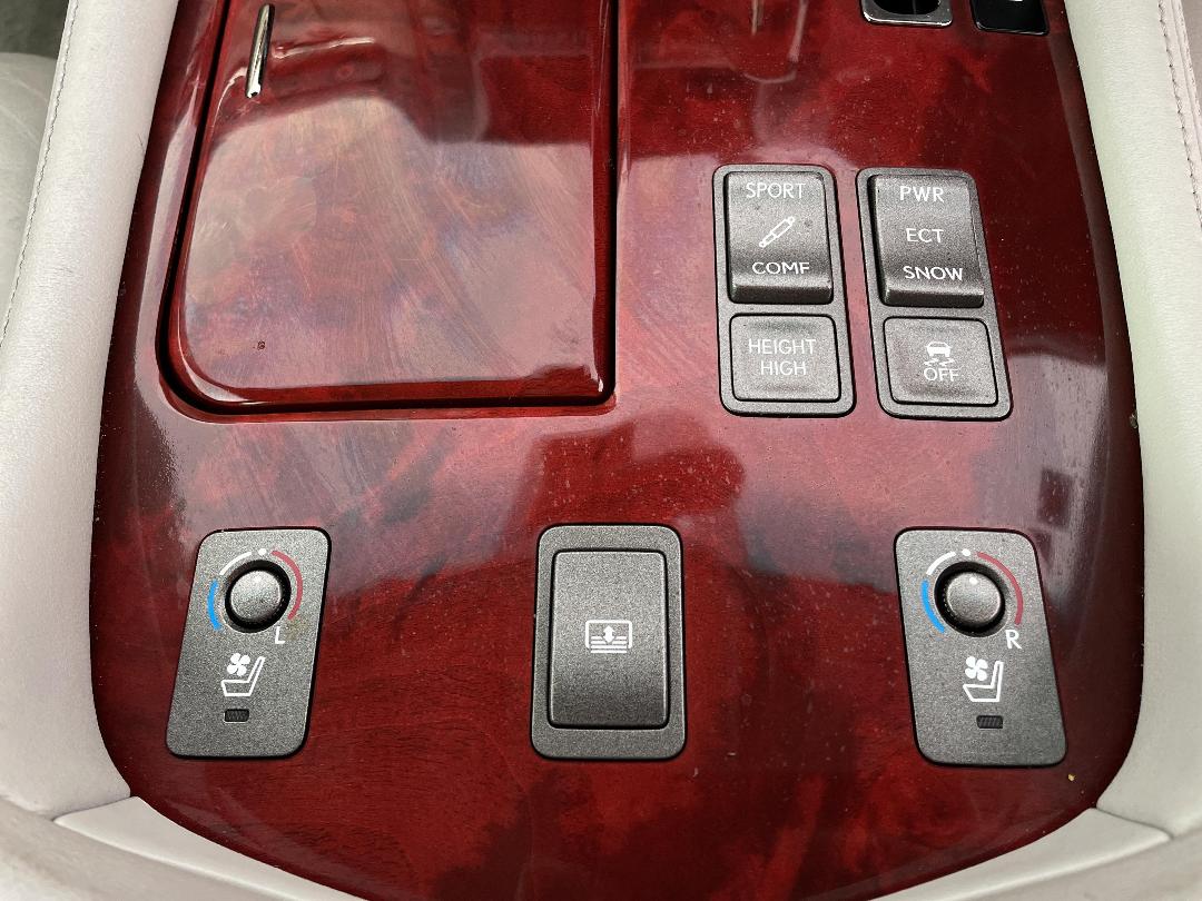 Photo '28' of Lexus LS460