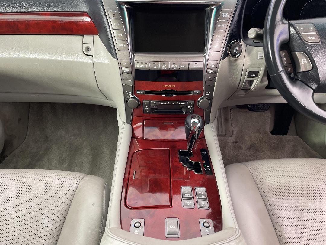 Photo '18' of Lexus LS460