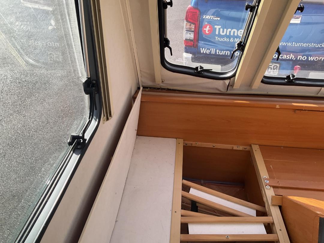 Photo '14' of Lunar Ultima 640RS Caravan - Tandem Photo '14' of Lunar Ultima 640RS Caravan - Tandem