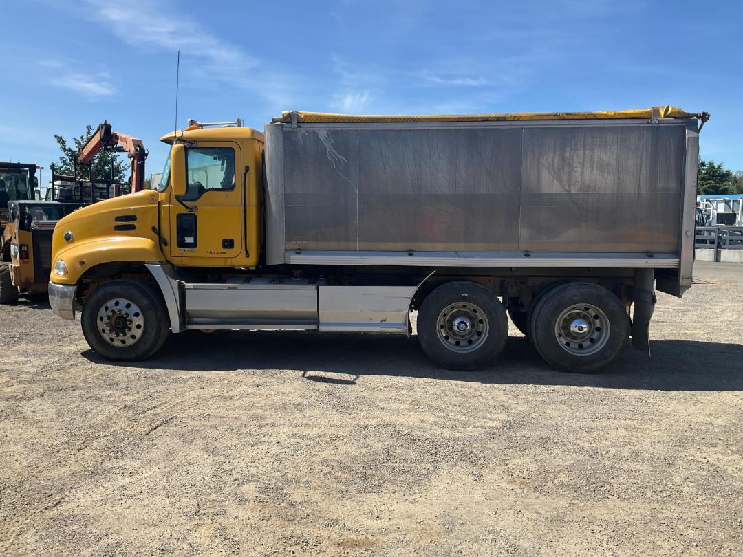 Photo '9' of Mack Vision CX688RST Tipper