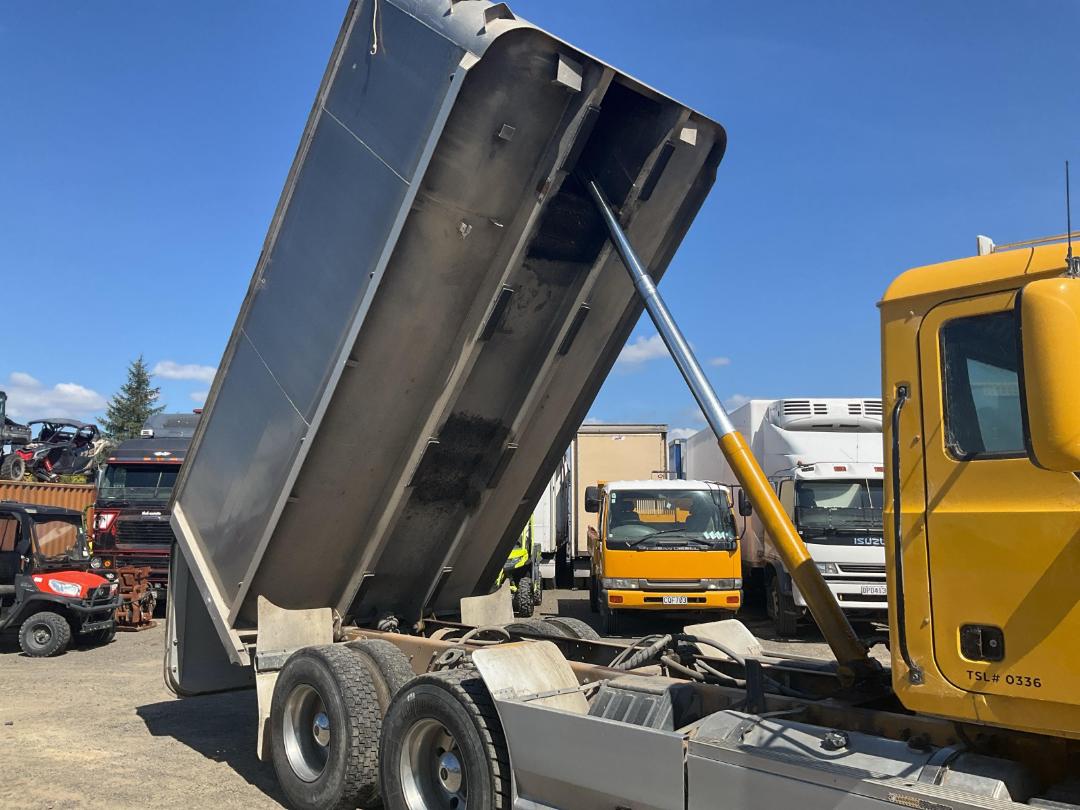 Photo '16' of Mack Vision CX688RST Tipper