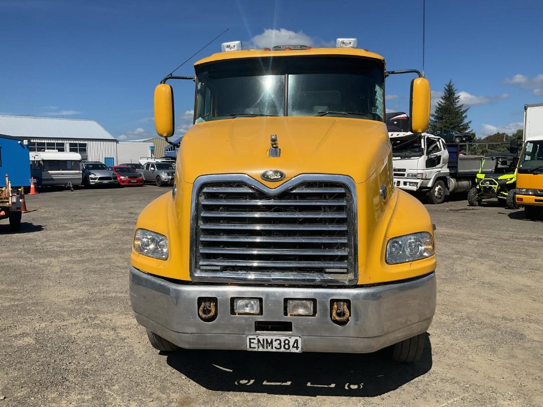 Photo '11' of Mack Vision CX688RST Tipper